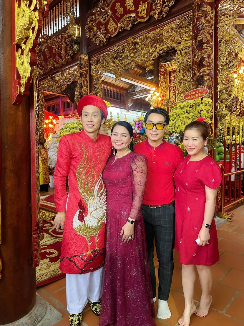 Nghệ sĩ tề tựu tại nhà thờ tổ Hoài Linh. Ảnh: FBNV Nghệ sĩ tề tựu tại nhà thờ tổ Hoài Linh. Ảnh: FBNV