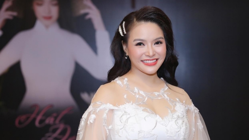 Ca sĩ Đinh Trang buồn bã, suy kiệt tinh thần khi đọc những bình luận ác ý của học trò. Ảnh: FBNV Ca sĩ Đinh Trang buồn bã, suy kiệt tinh thần khi đọc những bình luận ác ý của học trò. Ảnh: FBNV