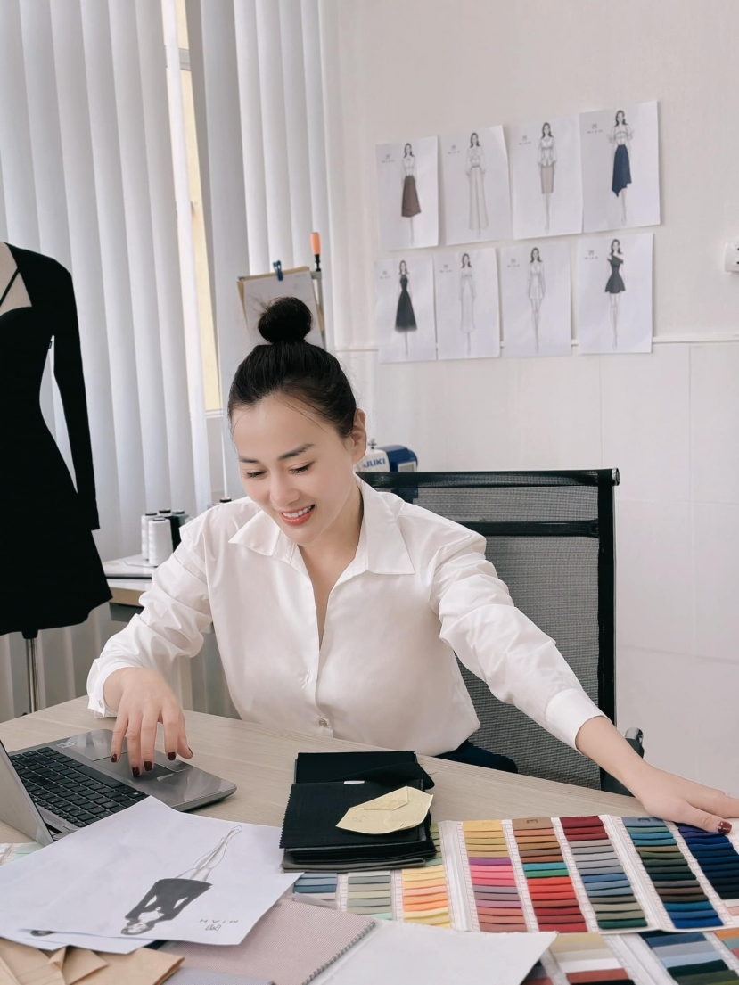Phương Oanh dành thời gian cho việc kinh doanh sau khi kết hôn. Ảnh: FBNV Phương Oanh dành thời gian cho việc kinh doanh sau khi kết hôn. Ảnh: FBNV