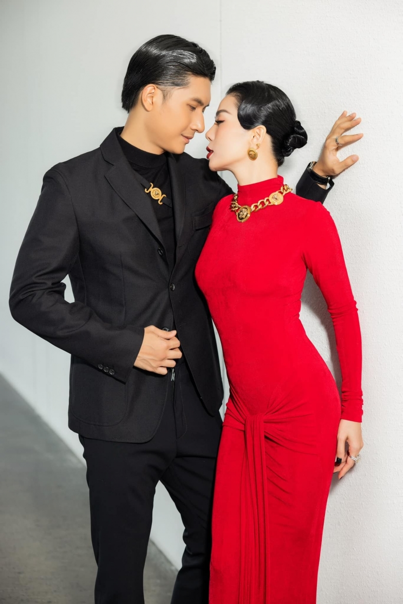 Lệ Quyên - Lâm Bảo Châu liên tục phát 'cẩu lương' trong chương trình. Ảnh: FBNV Lệ Quyên - Lâm Bảo Châu liên tục phát 'cẩu lương' trong chương trình. Ảnh: FBNV