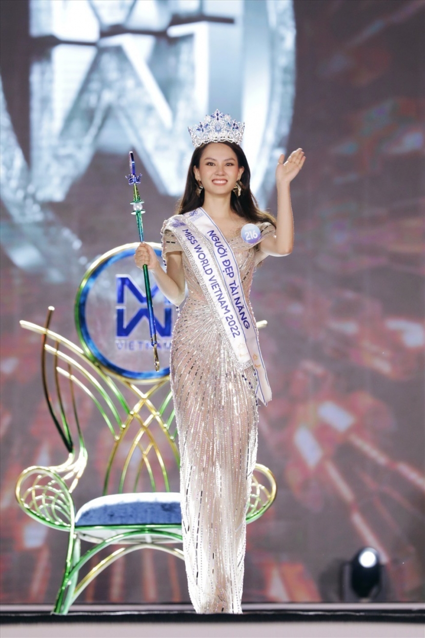 Khoảnh khắc đăng quang của Miss Universe Vietnam 2022. Ảnh: FBNV Khoảnh khắc đăng quang của Miss Universe Vietnam 2022. Ảnh: FBNV