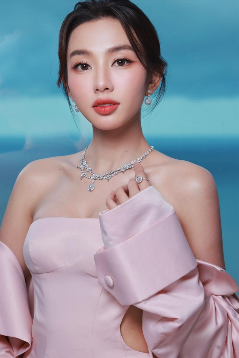 Danh hiệu Miss Grand International 2023 đã thay đổi cuộc đời của Thùy Tiên. Ảnh: FBNV Danh hiệu Miss Grand International 2023 đã thay đổi cuộc đời của Thùy Tiên. Ảnh: FBNV