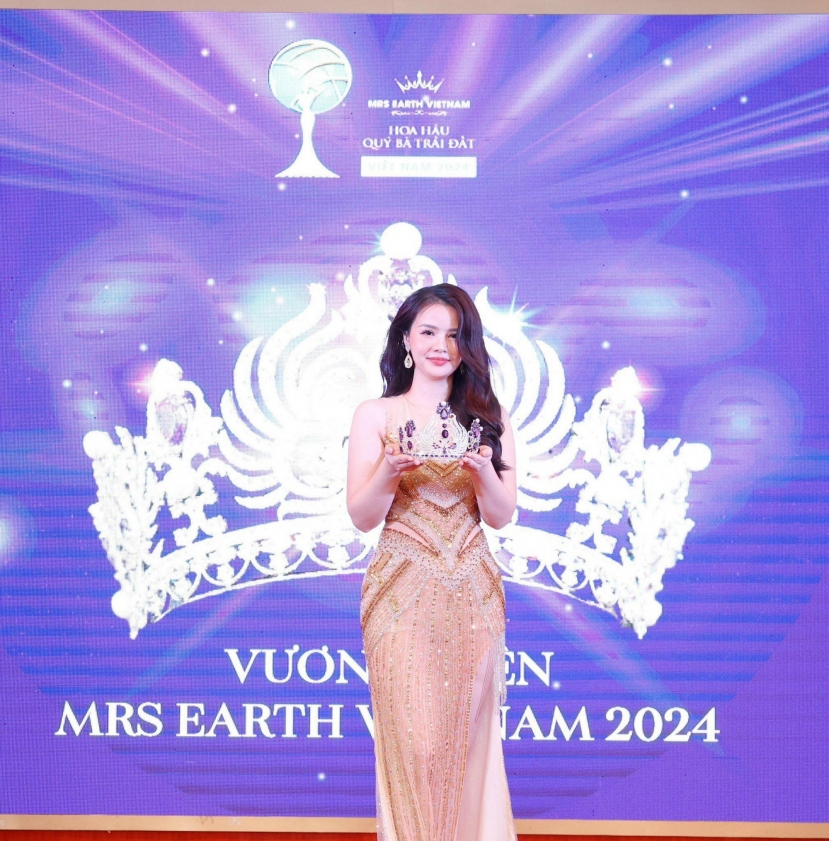 Vương miện dành cho người chiến thắng Mrs Earth Vietnam 2023. Ảnh: FBNV Vương miện dành cho người chiến thắng Mrs Earth Vietnam 2023. Ảnh: FBNV