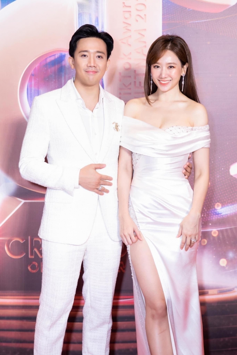 Trấn Thành - Hari Won là cặp đôi nhận được nhiều sự quan tâm của công chúng. Ảnh: FBNV Trấn Thành - Hari Won là cặp đôi nhận được nhiều sự quan tâm của công chúng. Ảnh: FBNV