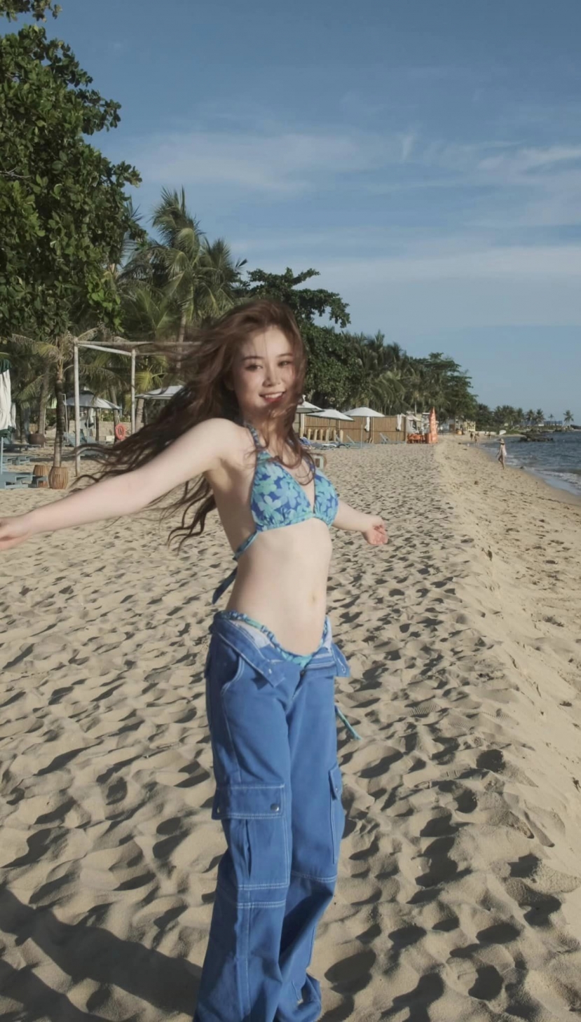 Ribi Sachi khoe ảnh diện bikini khiến người hâm mộ bị sốc vì quá trẻ đẹp, quyến rũ. Ảnh: Facebook Ribi Sachi. Ribi Sachi khoe ảnh diện bikini khiến người hâm mộ bị sốc vì quá trẻ đẹp, quyến rũ. Ảnh: Facebook Ribi Sachi.