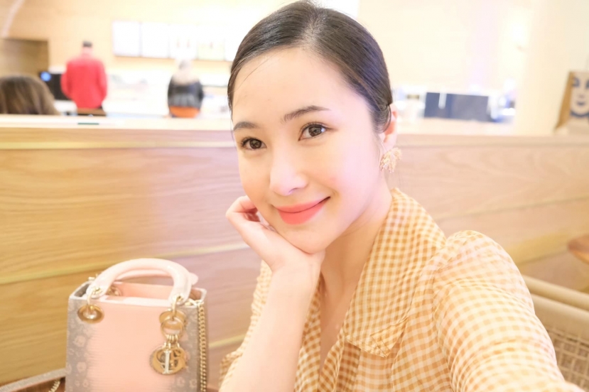 Để sang Mỹ du học, nữ ca sĩ phải bán xe và căn hộ chung cư. Ảnh: FB Hương Tràm. Để sang Mỹ du học, nữ ca sĩ phải bán xe và căn hộ chung cư. Ảnh: FB Hương Tràm.