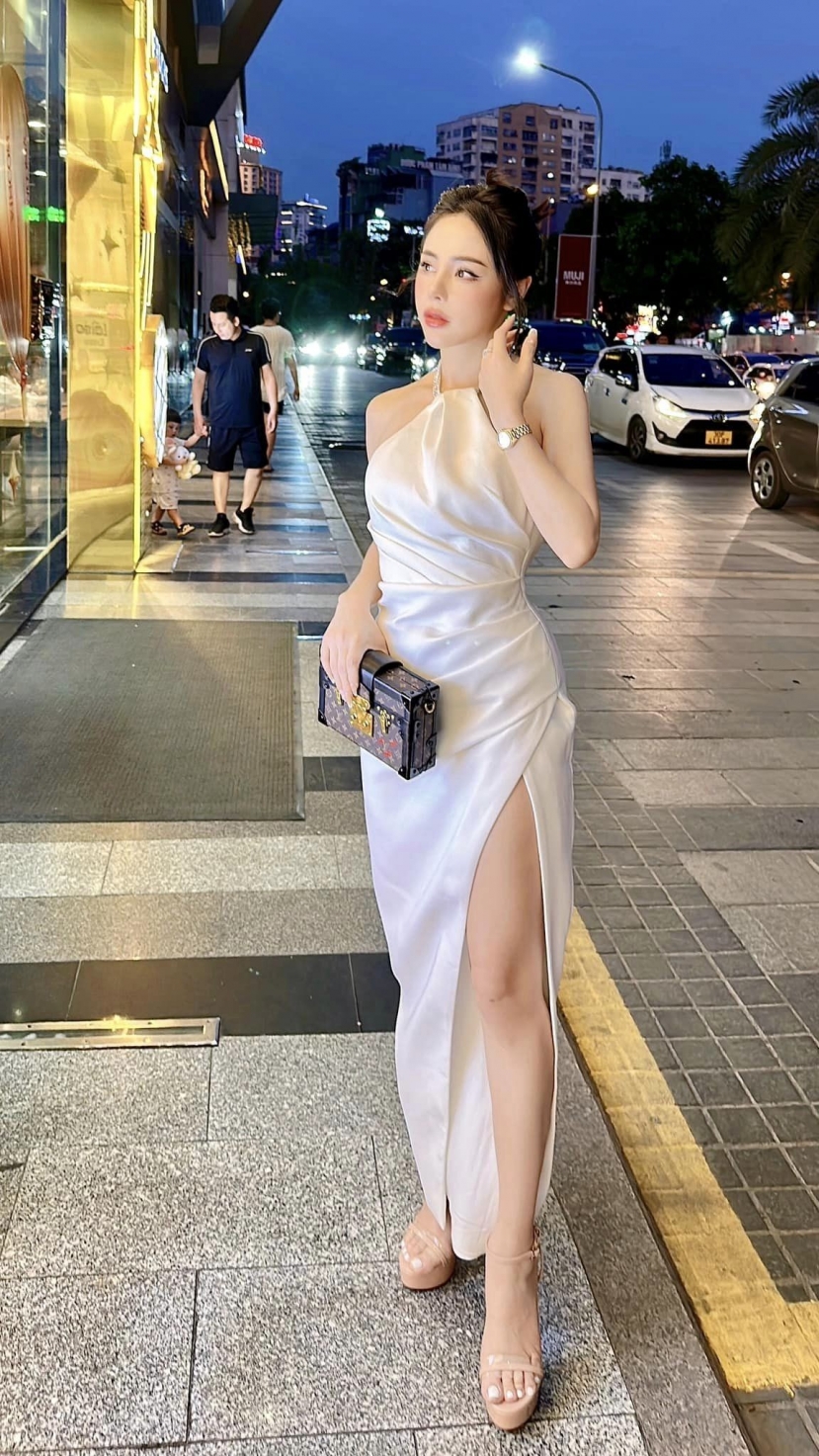 Sở hữu chiều cao khiêm tốn nhưng nhờ biết cách ăn mặc, bạn gái Huỳnh Anh trông luôn cuốn hút mỗi khi xuất hiện tại các sự kiện. Ảnh: FB Bạch Lan Phương. Sở hữu chiều cao khiêm tốn nhưng nhờ biết cách ăn mặc, bạn gái Huỳnh Anh trông luôn cuốn hút mỗi khi xuất hiện tại các sự kiện. Ảnh: FB Bạch Lan Phương.