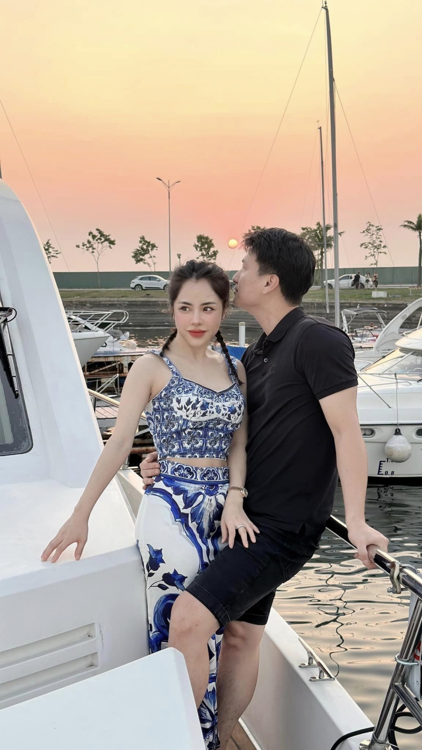 Cựu MC 8X và bạn trai kém 6 tuổi. Ảnh: FB Bạch Lan Phương. Cựu MC 8X và bạn trai kém 6 tuổi. Ảnh: FB Bạch Lan Phương.