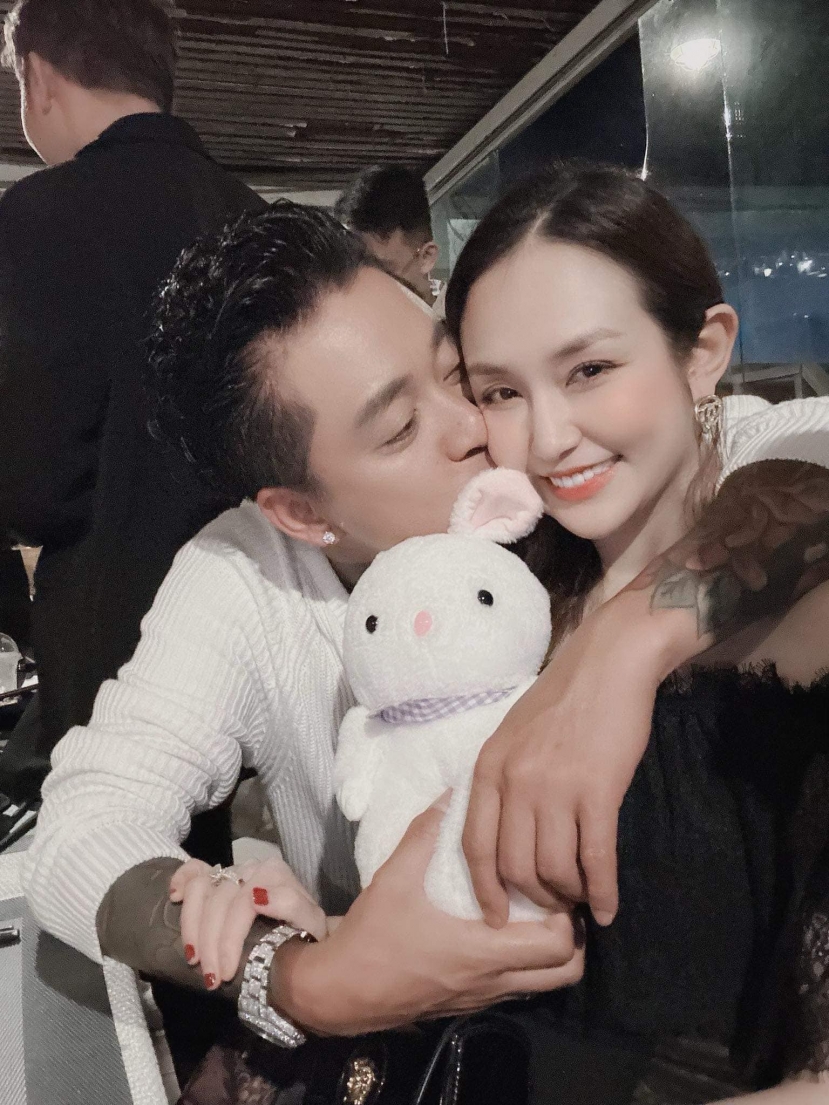 Tuấn Hưng và bà xã Hương Baby. Ảnh: FB Tuấn Hưng Nguyễn. Tuấn Hưng và bà xã Hương Baby. Ảnh: FB Tuấn Hưng Nguyễn.