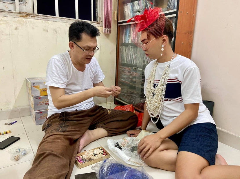 Minh Dự là học trò cưng của nghệ sĩ Hữu Châu. Ảnh FB Nguyễn Hữu Châu. Minh Dự là học trò cưng của nghệ sĩ Hữu Châu. Ảnh FB Nguyễn Hữu Châu.
