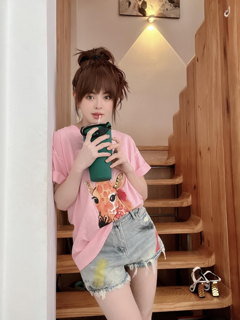 Bức ảnh mới nhất trên Facebook của Trang Nemo. Ảnh: FB Nguyễn Hương Trang. Bức ảnh mới nhất trên Facebook của Trang Nemo. Ảnh: FB Nguyễn Hương Trang.
