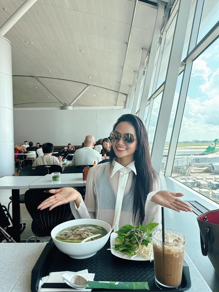 Đây là lần hiếm hoi H'Hen Niê bị chê vì phong cách thời trang sân bay không phù hợp. Ảnh: FB H'Hen Niê. Đây là lần hiếm hoi H'Hen Niê bị chê vì phong cách thời trang sân bay không phù hợp. Ảnh: FB H'Hen Niê.