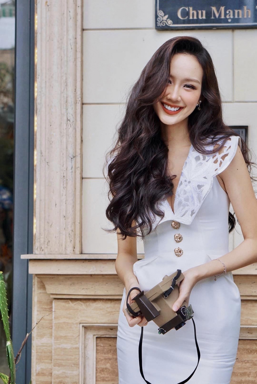 Lịch trình bận rộn nhưng nàng hậu vẫn dành thời gian cho việc học. Ảnh: FB Lê Nguyễn Bảo Ngọc. Lịch trình bận rộn nhưng nàng hậu vẫn dành thời gian cho việc học. Ảnh: FB Lê Nguyễn Bảo Ngọc.