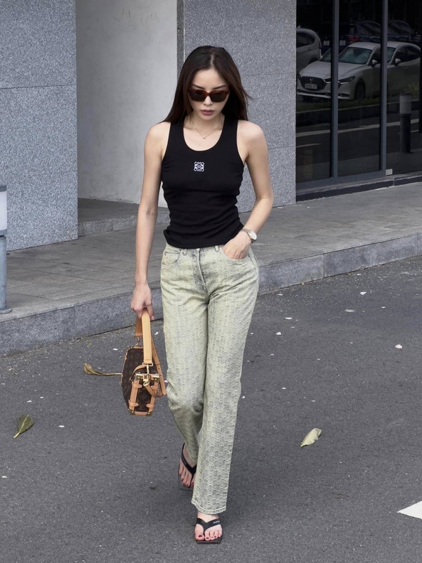 Kỳ Duyên gây ấn tượng với gu thời trang xuống phố sang chảnh, cá tính. Ảnh: FB Nguyễn Cao Kỳ Duyên. Kỳ Duyên gây ấn tượng với gu thời trang xuống phố sang chảnh, cá tính. Ảnh: FB Nguyễn Cao Kỳ Duyên.