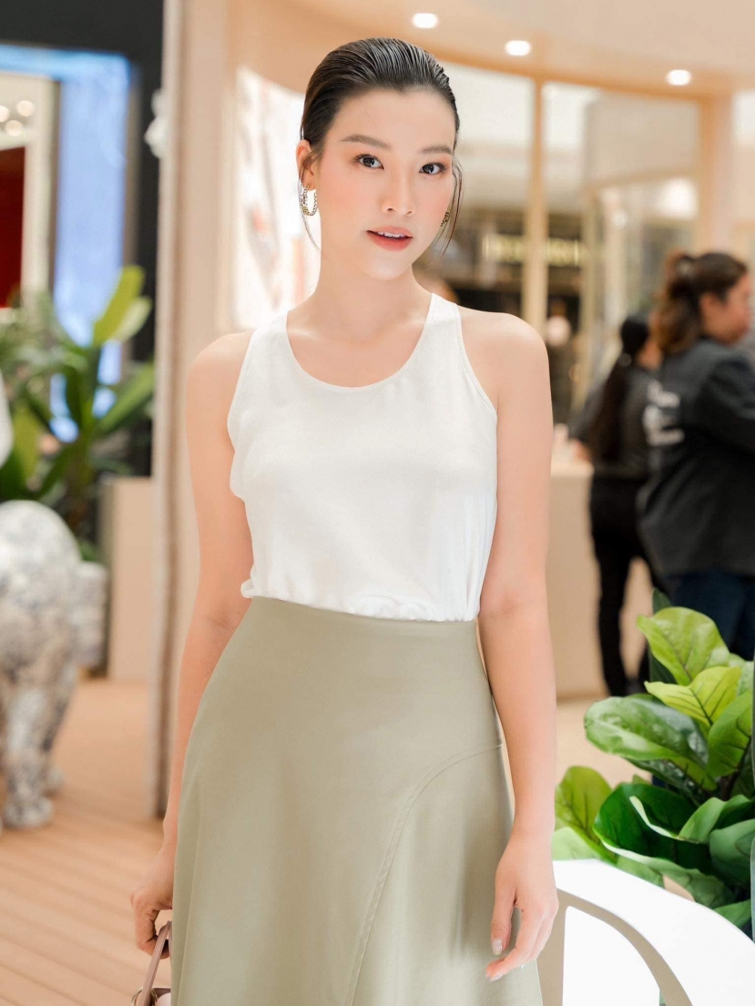 MC Hoàng Oanh xuất hiện trong một sự kiện gần đây. Ảnh: FB Vũ Ngọc Hoàng Oanh MC Hoàng Oanh xuất hiện trong một sự kiện gần đây. Ảnh: FB Vũ Ngọc Hoàng Oanh