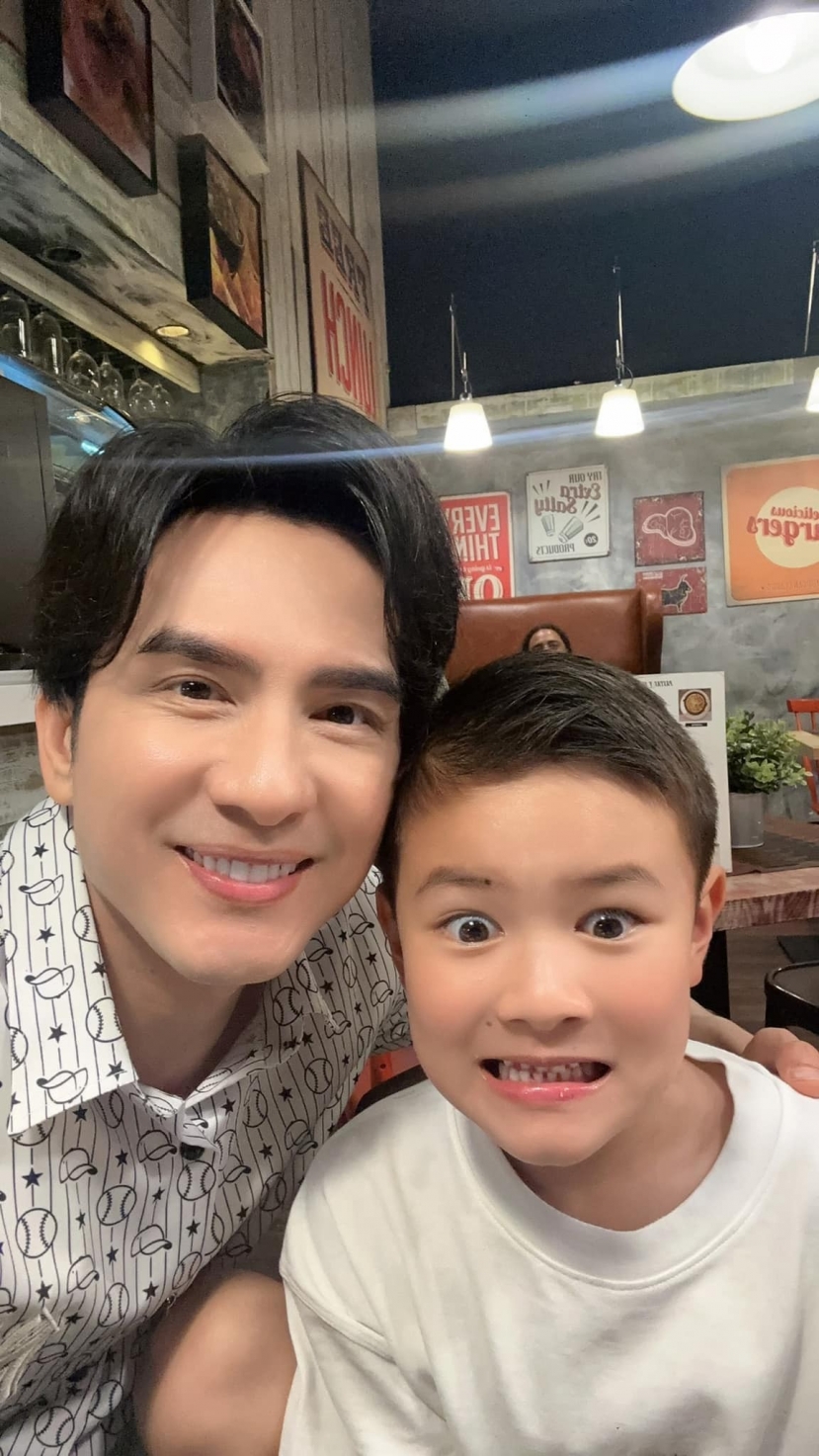 Bé Thiên Từ được nhận xét rất dễ thương và đáng yêu. Ảnh: FB Đan Trường Phạm. Bé Thiên Từ được nhận xét rất dễ thương và đáng yêu. Ảnh: FB Đan Trường Phạm.