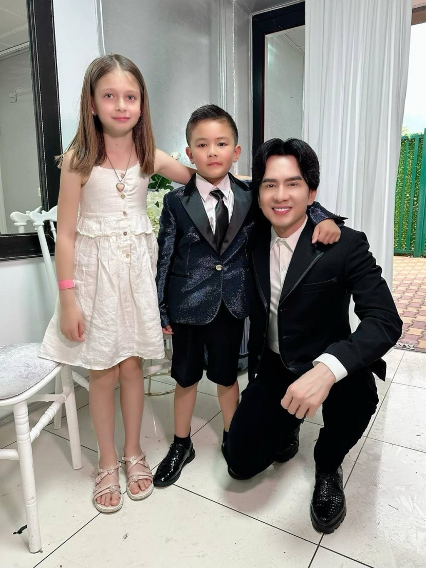 Đan Trường gây chú ý khi giới thiệu 'con dâu tương lai'. Ảnh: FB Đan Trường Phạm. Đan Trường gây chú ý khi giới thiệu 'con dâu tương lai'. Ảnh: FB Đan Trường Phạm.