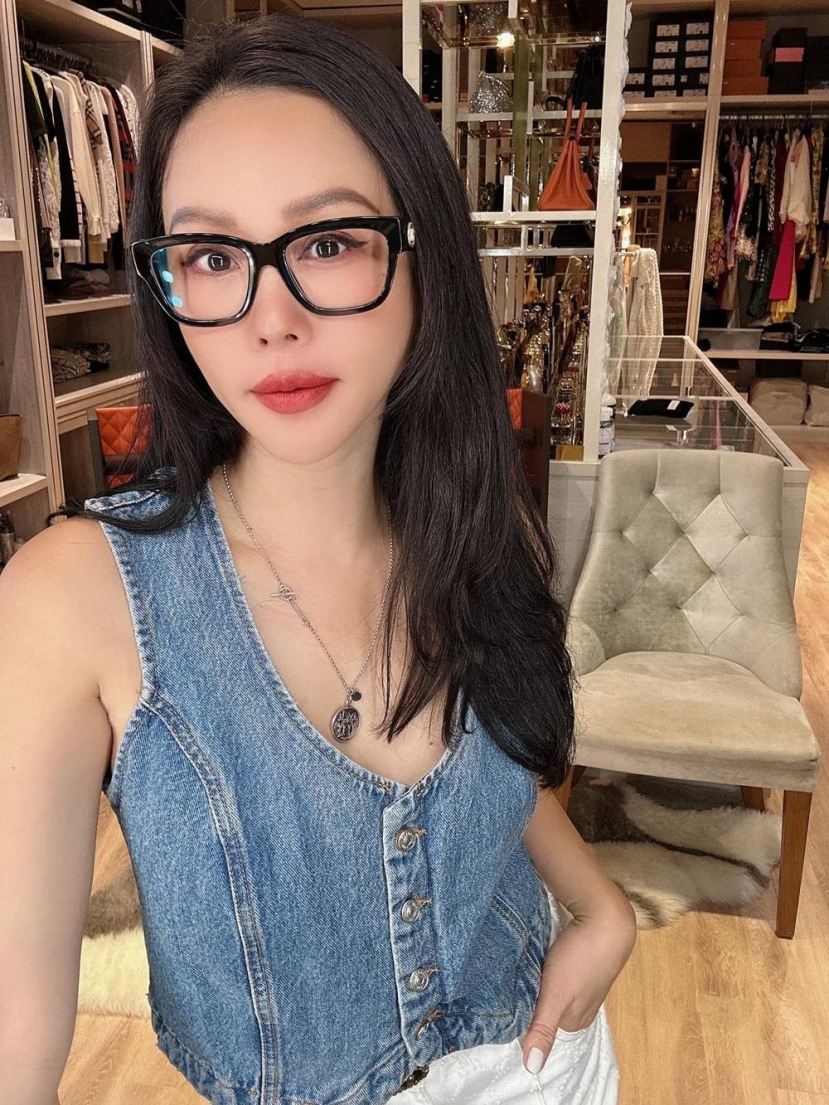 Hoa hậu Thu Hoài xuất hiện tươi tắn trong buổi tiệc độc thân được bạn bè tổ chức. Ảnh: FB Thu Hoài. Hoa hậu Thu Hoài xuất hiện tươi tắn trong buổi tiệc độc thân được bạn bè tổ chức. Ảnh: FB Thu Hoài.