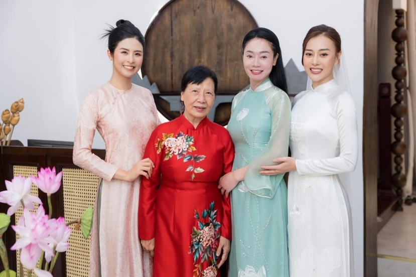 Từ trái qua phải: Hoa hậu Ngọc Hân, mẹ Shark Bình, Quách Thu Phương và Phương Oanh. Ảnh: FB Quách Thu Phương. Từ trái qua phải: Hoa hậu Ngọc Hân, mẹ Shark Bình, Quách Thu Phương và Phương Oanh. Ảnh: FB Quách Thu Phương.