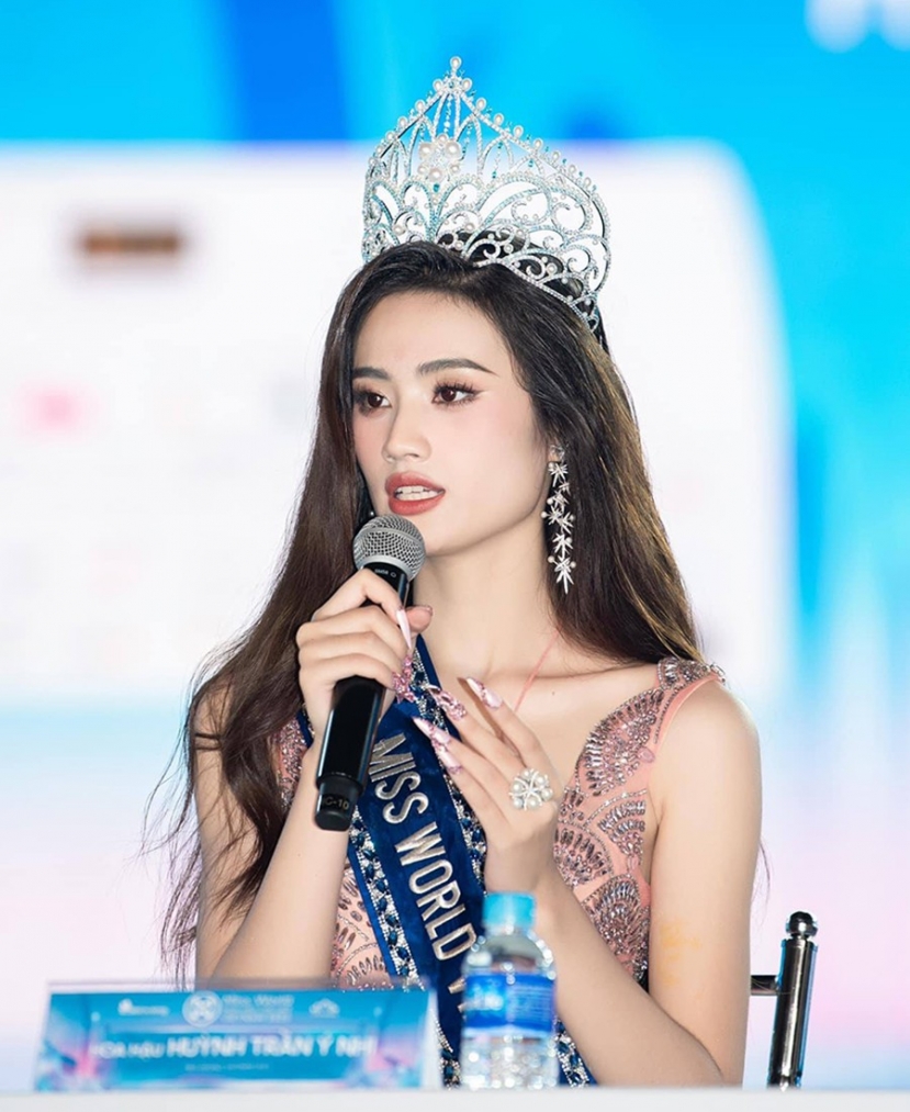 Tân Hoa hậu Ý Nhi. Ảnh Internet. Tân Hoa hậu Ý Nhi. Ảnh Internet.