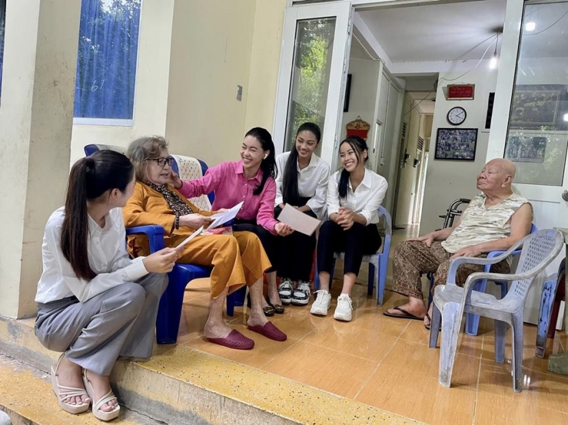 Top 3 Miss World Vietnam 2023 đi thăm và làm từ thiện ở Viện dưỡng lão nghệ sĩ. Ảnh: FB Đào Hiền. Top 3 Miss World Vietnam 2023 đi thăm và làm từ thiện ở Viện dưỡng lão nghệ sĩ. Ảnh: FB Đào Hiền.