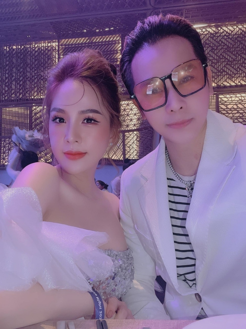 Nam ca sĩ và bạn gái cũ Ngọc Trà. Nam ca sĩ và bạn gái cũ Ngọc Trà.