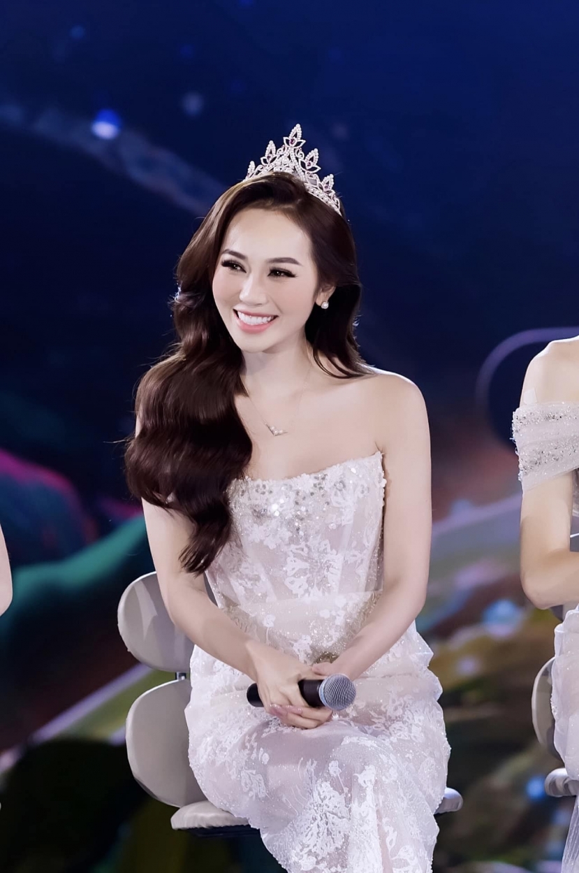 Á hậu Kim Chi. Á hậu Kim Chi.