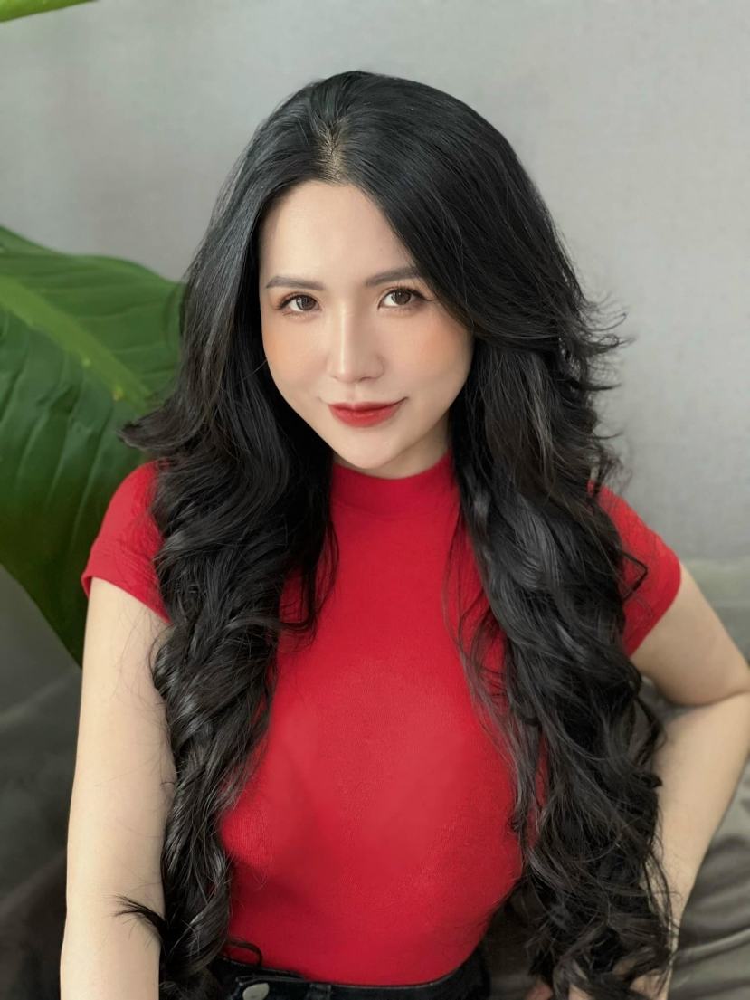 Viên Vibi lên tiếng khi bị chê diễn lố. Viên Vibi lên tiếng khi bị chê diễn lố.