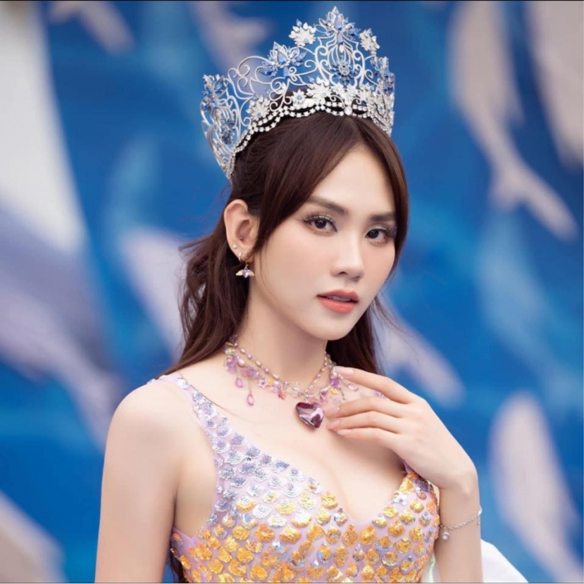 Hoa hậu làm thêm trước khi đăng quang: Lan Anh phụ việc ở tiệm trà sữa, Thiên Ân đi bán kính mắt - Ảnh 3 Hoa hậu làm thêm trước khi đăng quang: Lan Anh phụ việc ở tiệm trà sữa, Thiên Ân đi bán kính mắt - Ảnh 3