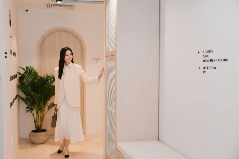 Hoa hậu Đặng Thu Thảo khoe loạt ảnh mới, nhan sắc đỉnh cao xứng danh nàng dâu hào môn - Ảnh 3 Hoa hậu Đặng Thu Thảo khoe loạt ảnh mới, nhan sắc đỉnh cao xứng danh nàng dâu hào môn - Ảnh 3