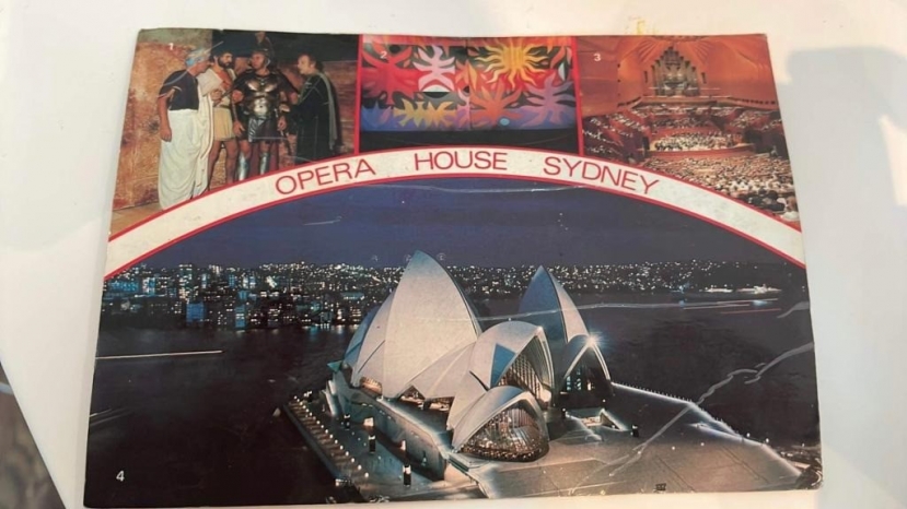 Một tấm bưu thiếp được gửi từ Sydney, Úc vào năm 1981 cuối cùng đã đến địa chỉ của người nhận tại Anh quốc sau 42 năm. Một tấm bưu thiếp được gửi từ Sydney, Úc vào năm 1981 cuối cùng đã đến địa chỉ của người nhận tại Anh quốc sau 42 năm.