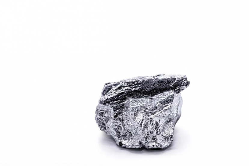 Iridium được phát hiện vào năm 1803, iridium khi kết hợp thành hợp kim có rất nhiều công dụng. Ảnh: RHJPhtotos / Shutterstock Iridium được phát hiện vào năm 1803, iridium khi kết hợp thành hợp kim có rất nhiều công dụng. Ảnh: RHJPhtotos / Shutterstock