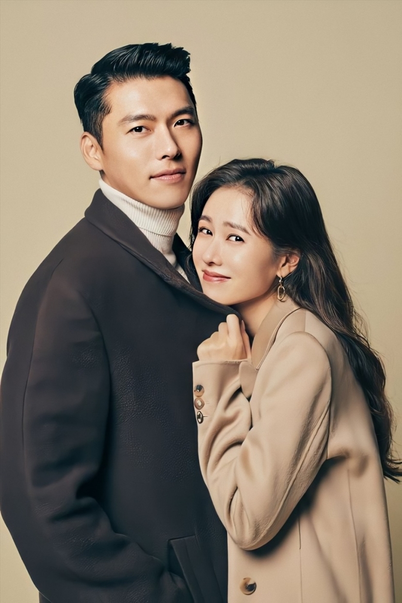 Chuyện tình của Hyun Bin và Son Ye Jin được khán giả mong đợi cái kết viên mãn với một đám cưới thế kỷ. Chuyện tình của Hyun Bin và Son Ye Jin được khán giả mong đợi cái kết viên mãn với một đám cưới thế kỷ.