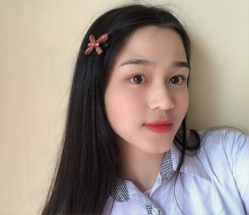 Đôi mắt to tròn cùng sống mũi cao nổi bật trên gương mặt của Đỗ Thị Hà. Đôi mắt to tròn cùng sống mũi cao nổi bật trên gương mặt của Đỗ Thị Hà.