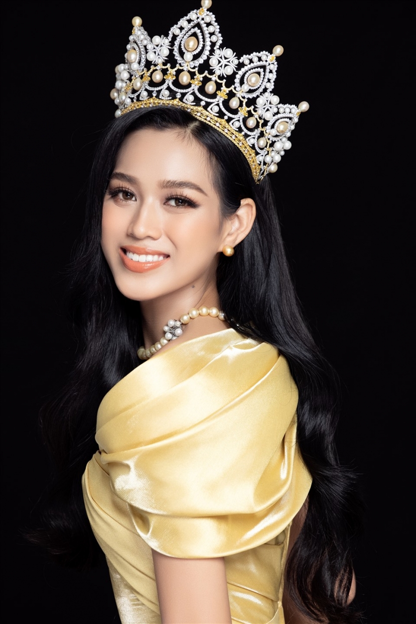 Hoa hậu xứ Thanh được nhiều nhà thiết kế 'chọn mặt gửi vàng' sau khi vừa đăng quang không lâu. Ảnh LĐO Hoa hậu xứ Thanh được nhiều nhà thiết kế 'chọn mặt gửi vàng' sau khi vừa đăng quang không lâu. Ảnh LĐO