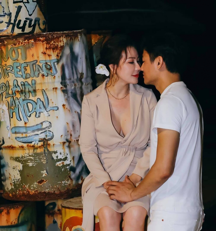 Gần 1 năm bên nhau, cuộc sống hôn nhân của vợ chồng Quý Bình vô cùng hạnh phúc. Ảnh: FBNV Gần 1 năm bên nhau, cuộc sống hôn nhân của vợ chồng Quý Bình vô cùng hạnh phúc. Ảnh: FBNV