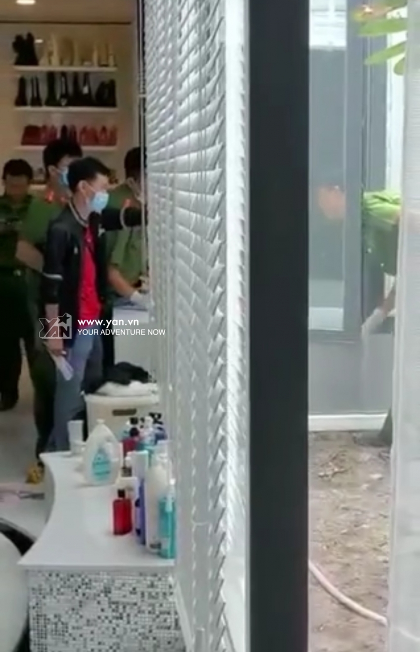 Hình ảnh công an xuất hiện tại nhà của Ngọc Trinh để điều tra vụ việc. Ảnh Yan. Hình ảnh công an xuất hiện tại nhà của Ngọc Trinh để điều tra vụ việc. Ảnh Yan.