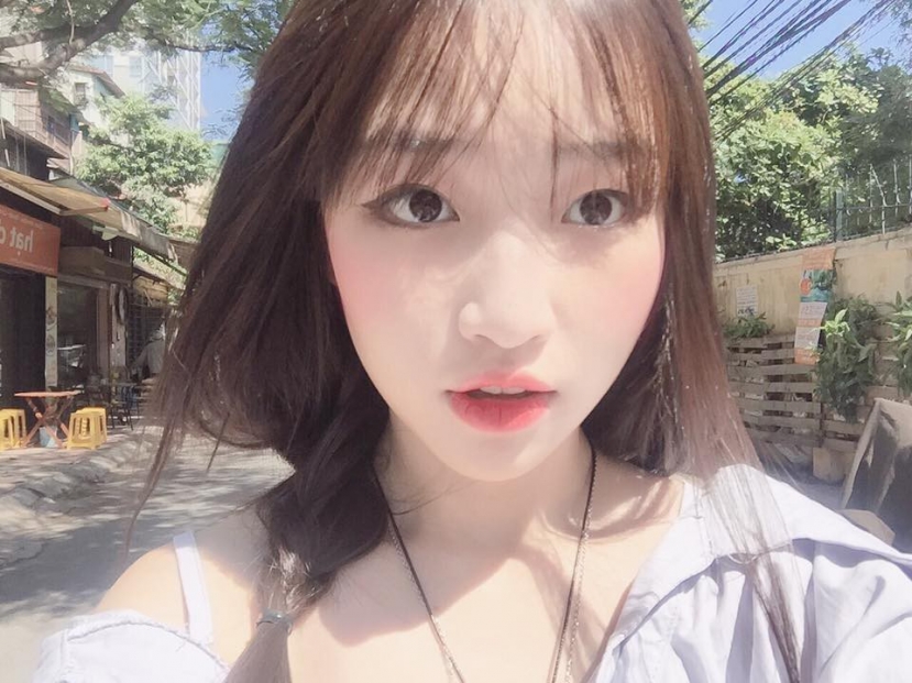 Nữ streamer Xuka Hoa Nhật Huỳnh để lộ mặt mộc ngay trên sóng livestream: Nhan sắc có xinh đẹp như lời đồn? - Ảnh 5 Nữ streamer Xuka Hoa Nhật Huỳnh để lộ mặt mộc ngay trên sóng livestream: Nhan sắc có xinh đẹp như lời đồn? - Ảnh 5