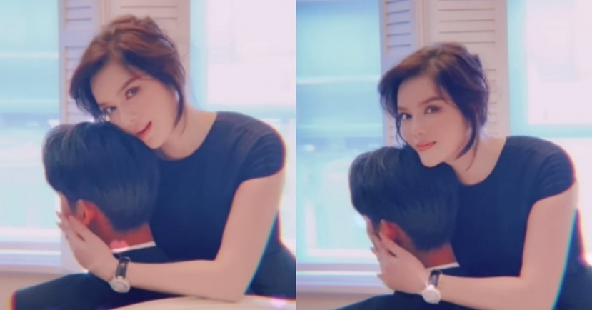 Lý Nhã Kỳ khiến dân tình dậy sóng khi đăng ảnh thân mật bên 'trai lạ'. Ảnh FBNV Lý Nhã Kỳ khiến dân tình dậy sóng khi đăng ảnh thân mật bên 'trai lạ'. Ảnh FBNV