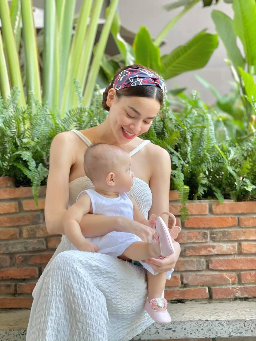Hồ Ngọc Hà bận rộn với gia đình nhưng cũng không quên ủng hộ đến vùng dịch. Ảnh FBNV Hồ Ngọc Hà bận rộn với gia đình nhưng cũng không quên ủng hộ đến vùng dịch. Ảnh FBNV