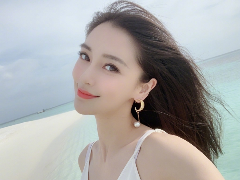 Nhan sắc của Angela Baby khiến nhiều người xuýt xoa. Ảnh Sina Nhan sắc của Angela Baby khiến nhiều người xuýt xoa. Ảnh Sina