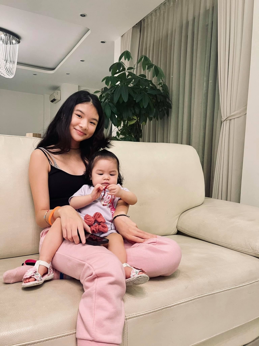 Con gái Trương Ngọc Ánh thân thiết bên em gái cùng cha khác mẹ - Ảnh 1 Con gái Trương Ngọc Ánh thân thiết bên em gái cùng cha khác mẹ - Ảnh 1