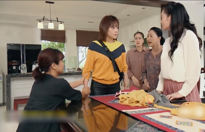 Nam và bà Xuân đã xảy ra tranh chấp vì nỗi oan lấy trộm vàng. Nam và bà Xuân đã xảy ra tranh chấp vì nỗi oan lấy trộm vàng.