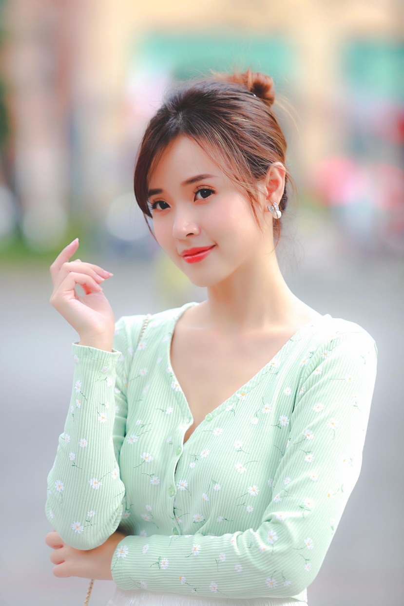 Midu để lộ mặt mộc tại nhà: Liệu còn xứng danh 'thần tiên tỷ tỷ' - Ảnh 5 Midu để lộ mặt mộc tại nhà: Liệu còn xứng danh 'thần tiên tỷ tỷ' - Ảnh 5