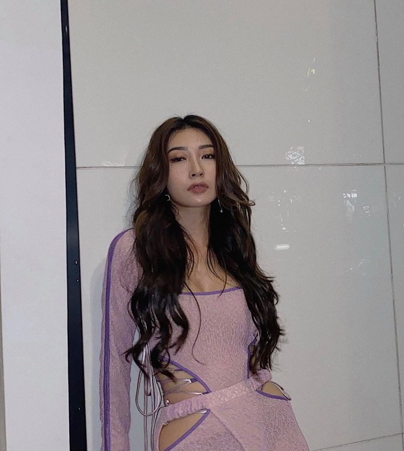 Khổng Tú Quỳnh ngày càng gợi cảm không kém Ngọc Trinh hậu chia tay Ngô Kiến Huy - Ảnh 2 Khổng Tú Quỳnh ngày càng gợi cảm không kém Ngọc Trinh hậu chia tay Ngô Kiến Huy - Ảnh 2