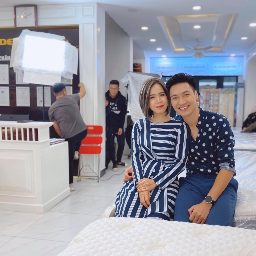 Mạnh Trường và bà xã Lan Phương. Mạnh Trường và bà xã Lan Phương.