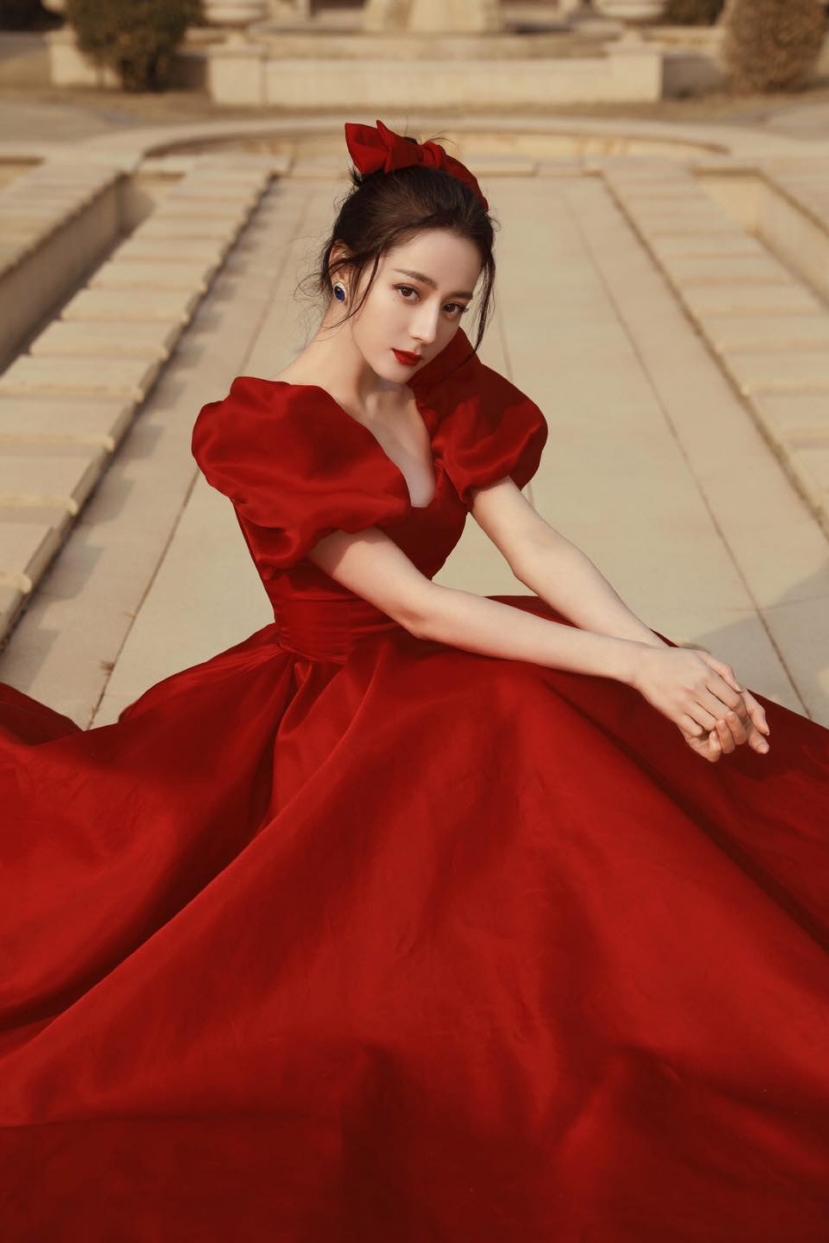 Tứ đại mỹ nhân Cbiz toát khí chất hào môn: Angelababy kiêu sa, Nhiệt Ba cao quý nhưng thua trùm cuối Lưu Thi Thi - Ảnh 2 Tứ đại mỹ nhân Cbiz toát khí chất hào môn: Angelababy kiêu sa, Nhiệt Ba cao quý nhưng thua trùm cuối Lưu Thi Thi - Ảnh 2