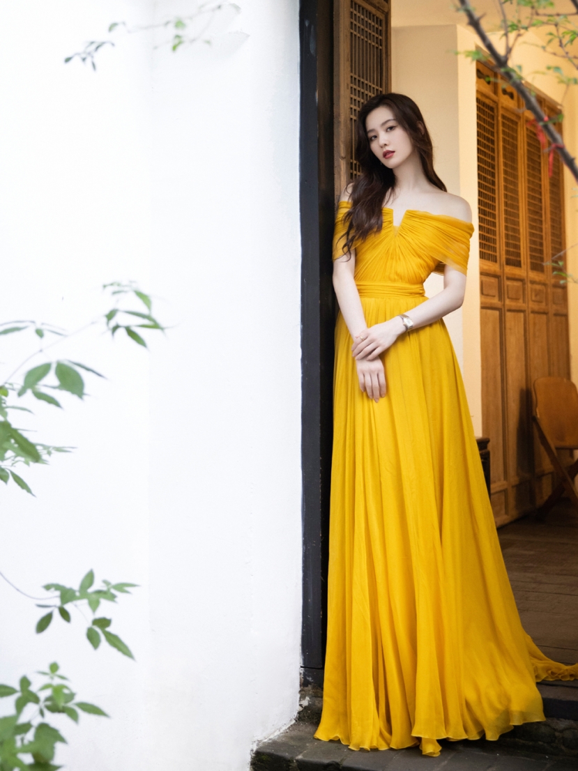 Tứ đại mỹ nhân Cbiz toát khí chất hào môn: Angelababy kiêu sa, Nhiệt Ba cao quý nhưng thua trùm cuối Lưu Thi Thi - Ảnh 12 Tứ đại mỹ nhân Cbiz toát khí chất hào môn: Angelababy kiêu sa, Nhiệt Ba cao quý nhưng thua trùm cuối Lưu Thi Thi - Ảnh 12