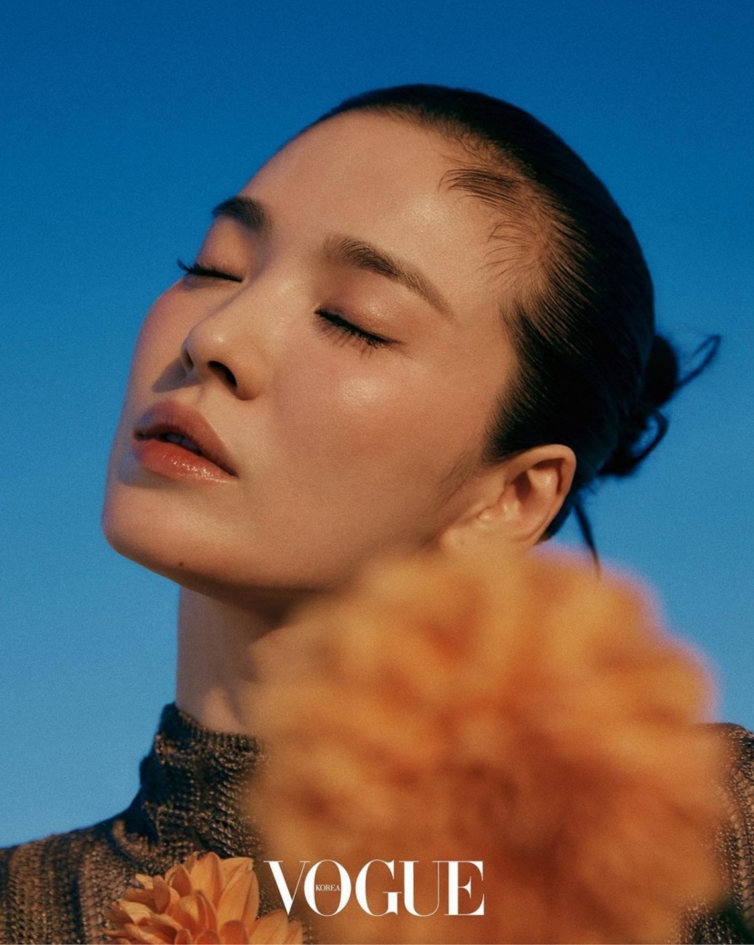 Cận cảnh gương mặt xinh không tỳ vết của Song Hye Kyo. Cận cảnh gương mặt xinh không tỳ vết của Song Hye Kyo.