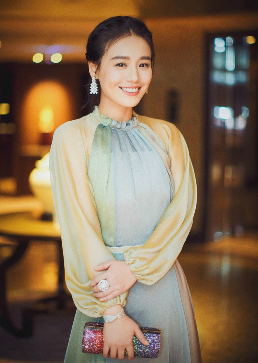 Mã Tư Thuần bị đồn kết hôn với 'tra nam' Trương Triết Hiên. Mã Tư Thuần bị đồn kết hôn với 'tra nam' Trương Triết Hiên.